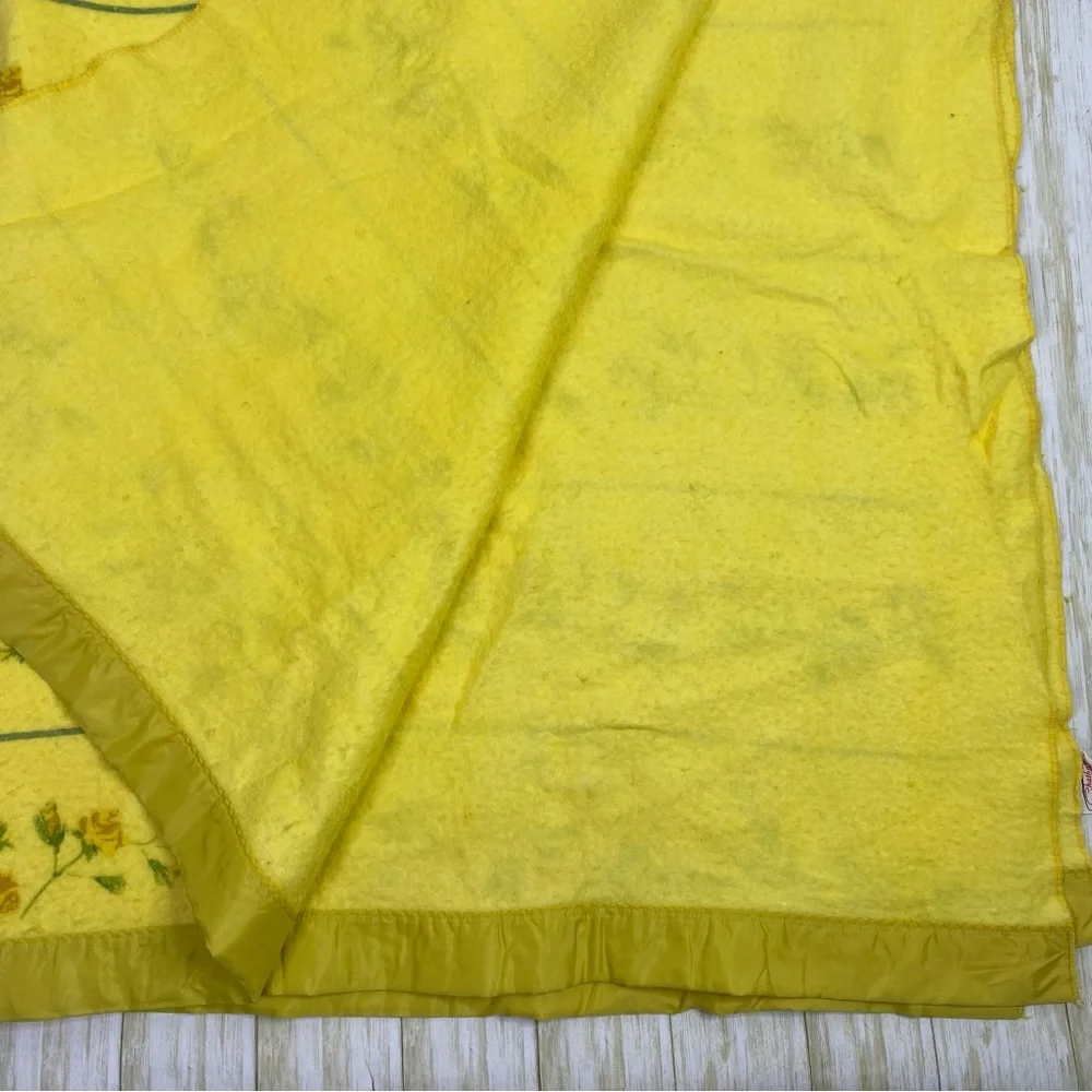 Vintage Chatham Yellow Floral Fiberwoven Blankets